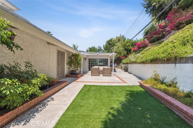 Detail Gallery Image 22 of 23 For 4950 Dunman Ave, Woodland Hills,  CA 91364 - 5 Beds | 3 Baths