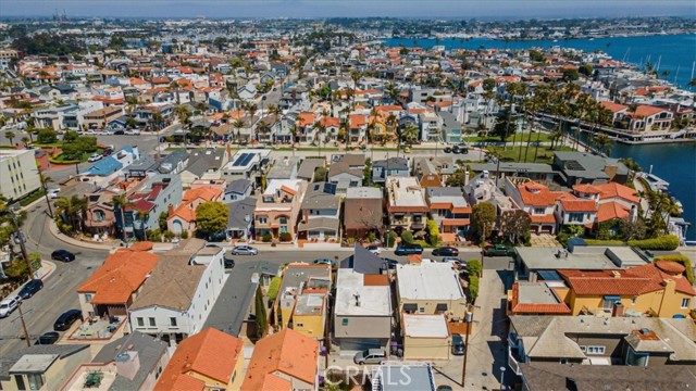 29 W Neapolitan Lane, Long Beach CA: https://media.crmls.org/medias/c090b956-e18b-48a3-858a-e7bb9e75830b.jpg