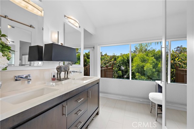 Detail Gallery Image 24 of 46 For 23 Canyon Crest, Corona Del Mar,  CA 92625 - 3 Beds | 2/1 Baths