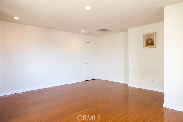 13707 S Budlong Avenue, Gardena CA: https://media.crmls.org/medias/c0911cd0-355b-49cb-9942-09b7b9f49a05.jpg