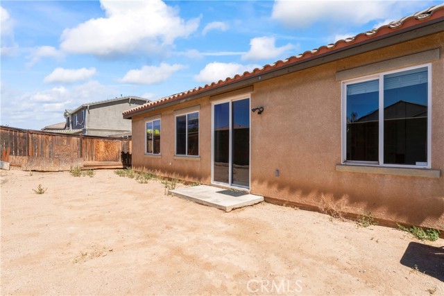 13275 Lone Pine Court, Hesperia CA: https://media.crmls.org/medias/c09134ac-ba9d-46d8-963d-dba90155e642.jpg