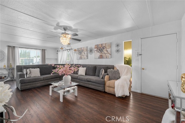 Detail Gallery Image 7 of 33 For 5800 Hamner #416,  Corona,  CA 91752 - 3 Beds | 3 Baths