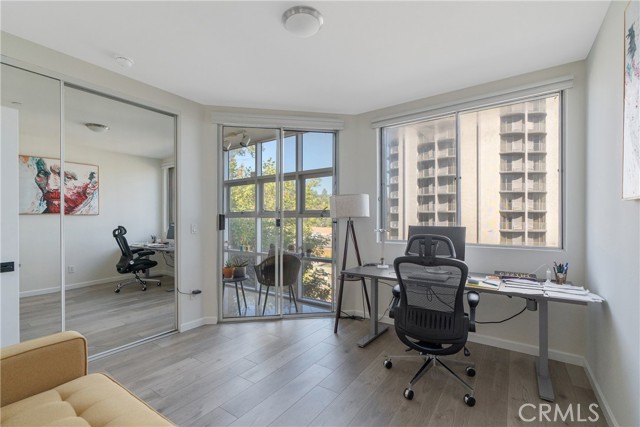 171 N Church Lane, Los Angeles CA: https://media.crmls.org/medias/c092ada7-4815-4b28-b562-e7bffcbb3506.jpg
