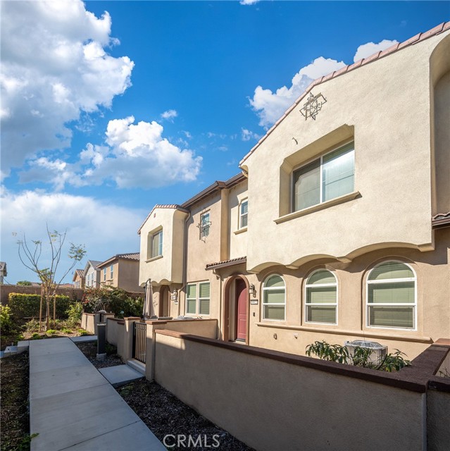 16022 Voyager Avenue, Chino CA: https://media.crmls.org/medias/c093bca2-b5d5-4aec-8db1-e11b3a4d81f4.jpg