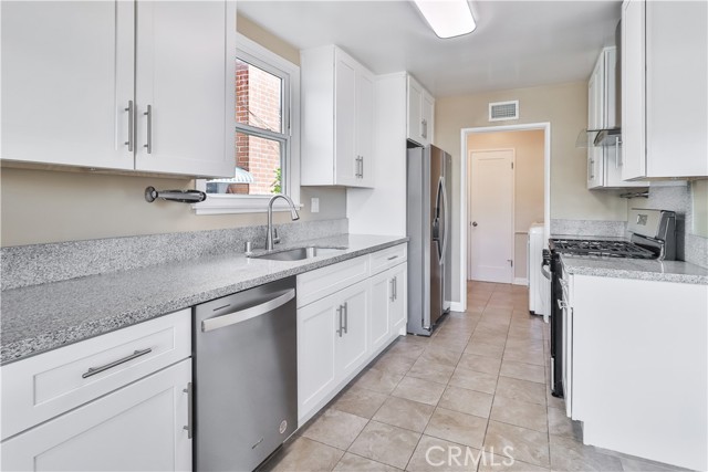 21032 Cantara Street, Canoga Park CA: https://media.crmls.org/medias/c09413f7-3f0c-4347-9c8e-f4ad9de9f57a.jpg