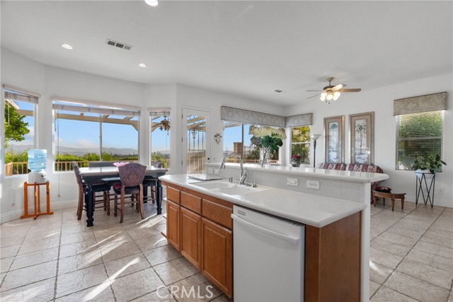 22440 Skylake Place, Saugus CA: https://media.crmls.org/medias/c0942d41-532b-4099-90b9-1d3c8383a6ea.jpg