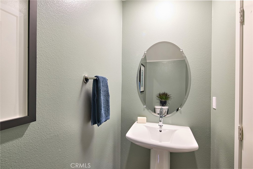 https://media.crmls.org/medias/c095110c-1eb6-46b6-b6f4-3732e3348a90.jpg?preset=X-Large