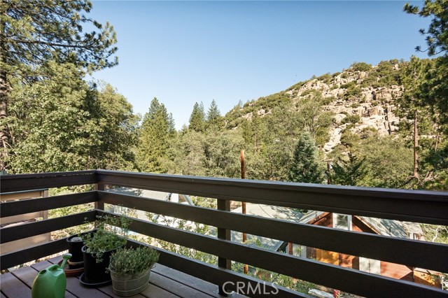 32784 Richmond Drive, Running Springs CA: https://media.crmls.org/medias/c0952c75-c56f-48a0-aaeb-d9e9c03ad350.jpg