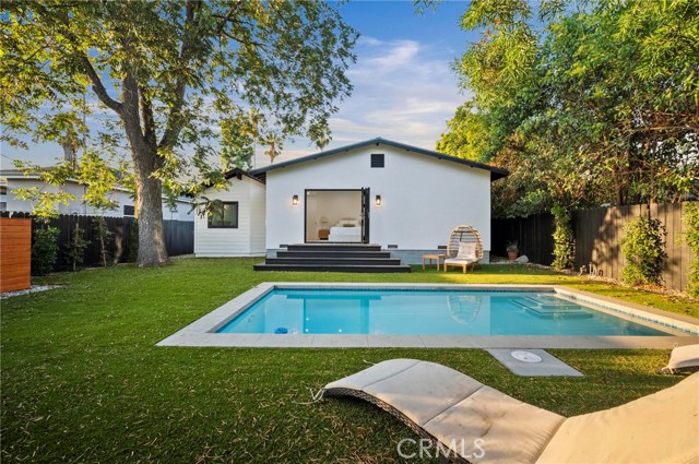 14328 Emelita Street, Sherman Oaks CA: https://media.crmls.org/medias/c0958e40-4880-43ec-a773-0f5a55f7f79b.jpg