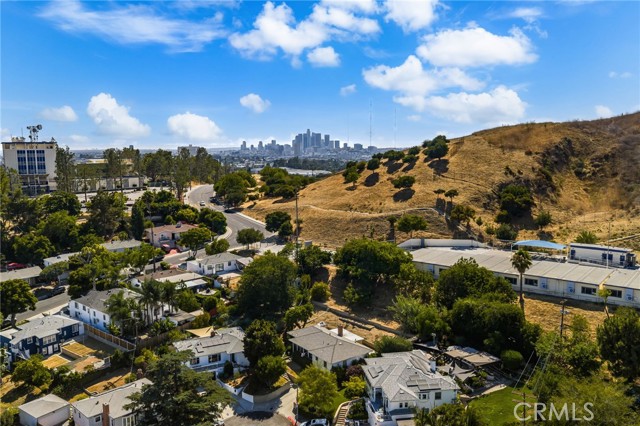 4600 Edelle Place, Los Angeles CA: https://media.crmls.org/medias/c095972d-0b56-44ab-88da-727083fd493d.jpg