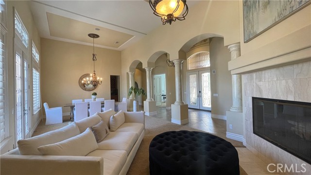 4069 Nancy Circle, Corona CA: https://media.crmls.org/medias/c0966881-bf7a-408e-b4f4-73294d044330.jpg
