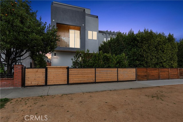 Detail Gallery Image 3 of 43 For 4810 Inglewood Bld, Culver City,  CA 90230 - 4 Beds | 4/1 Baths