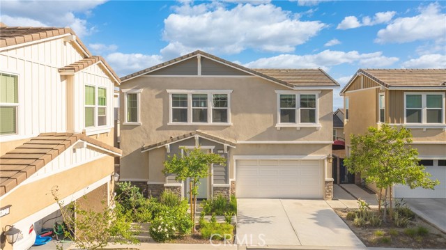 Detail Gallery Image 1 of 15 For 16725 Petrus Ln, Fontana,  CA 92336 - 3 Beds | 2/1 Baths
