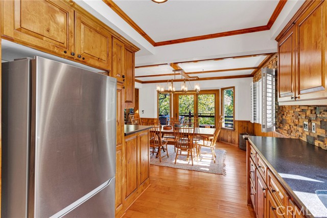 915 Trinity, Lake Arrowhead, CA 92352