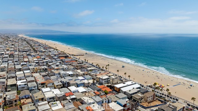 Detail Gallery Image 5 of 36 For 129 Moonstone St, Manhattan Beach,  CA 90266 - 3 Beds | 4 Baths