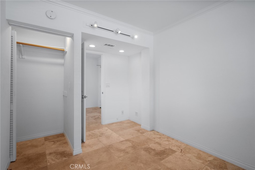 https://media.crmls.org/medias/c0989651-7ddd-4761-a6e9-cc4a9bf1611e.jpg?preset=X-Large