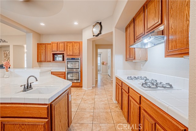 Detail Gallery Image 9 of 75 For 29373 via Milagro, Valencia,  CA 91354 - 4 Beds | 2/1 Baths