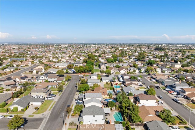 4322 Fontainbleau Avenue, Cypress CA: https://media.crmls.org/medias/c0992a57-10c9-4550-a6b3-c55ce55567fc.jpg