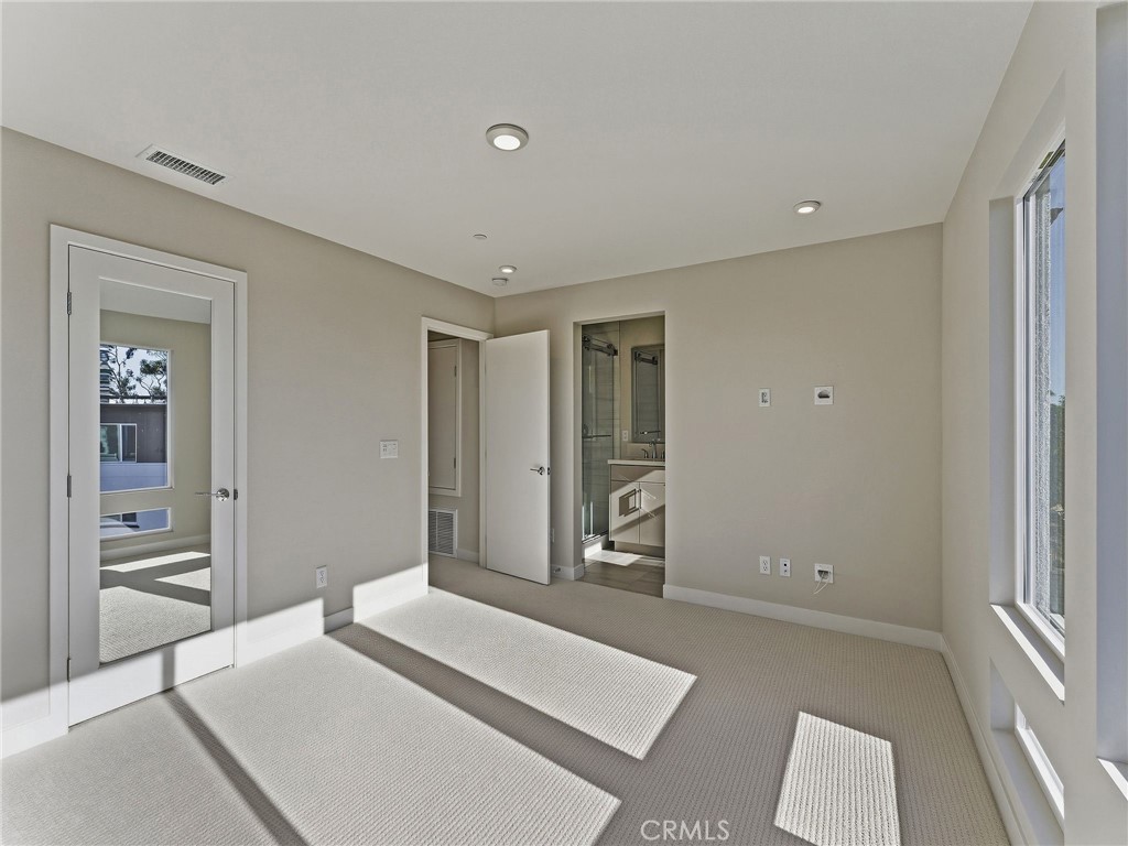 MLS #OC25245479 image #8