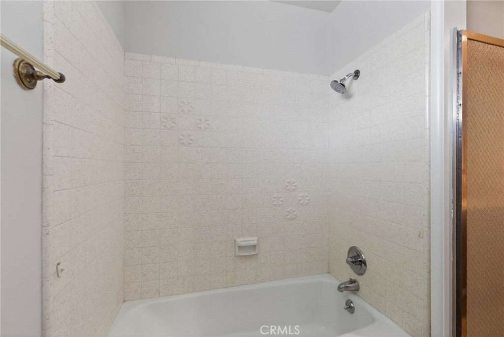 https://media.crmls.org/medias/c099c759-0b53-48b1-8a0a-acaaae6cd2fc.jpg?preset=X-Large