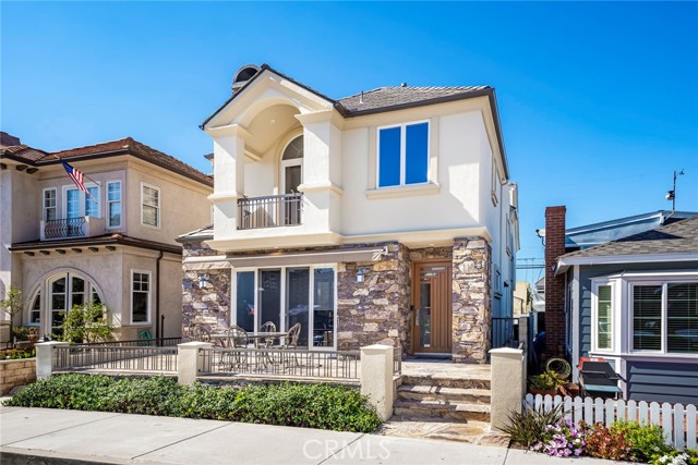 Detail Gallery Image 3 of 42 For 119 Opal Ave, Newport Beach,  CA 92662 - 3 Beds | 2/1 Baths