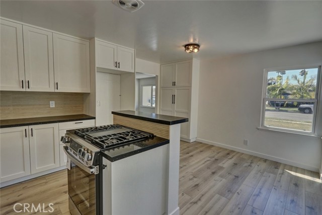18862 Carolyn Lane, Huntington Beach CA: https://media.crmls.org/medias/c09aa3c7-843f-400d-8897-564a1826bfd7.jpg