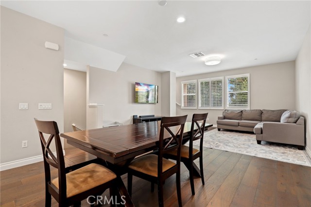 649 W Foothill Boulevard, Glendora CA: https://media.crmls.org/medias/c09d3e0e-bc8f-49ce-96f6-f45a0f9092be.jpg