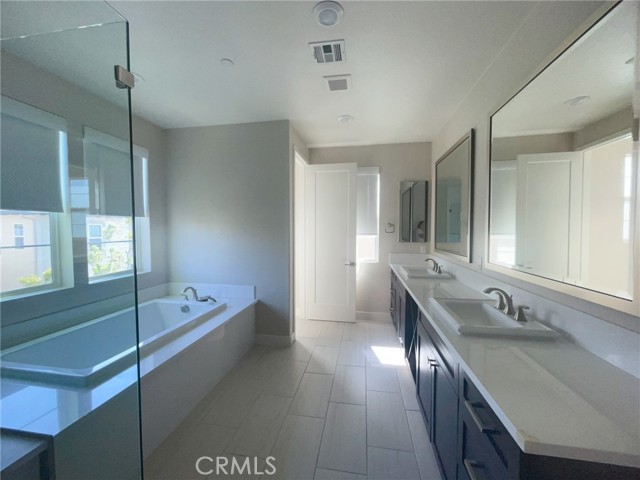 99 Swift, Irvine CA: https://media.crmls.org/medias/c09d98ae-84f8-44e5-bf2d-dfc3dee0eaa6.jpg