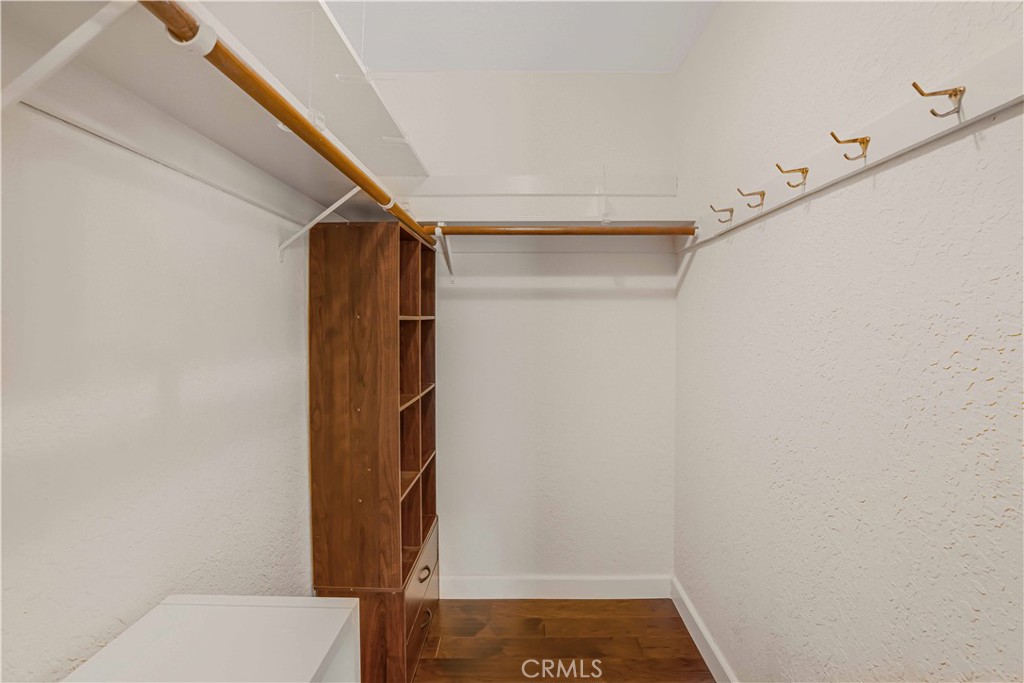 https://media.crmls.org/medias/c09e098f-6ea9-4b8d-8674-b525292ff17b.jpg?preset=X-Large