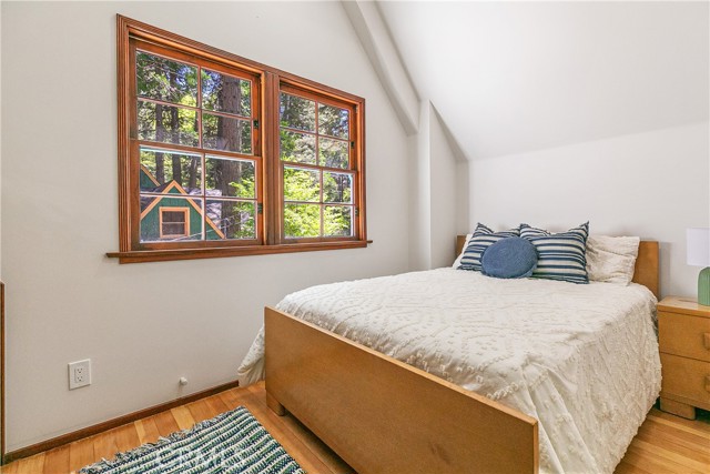 187 Cedar Circle Circle, Lake Arrowhead CA: https://media.crmls.org/medias/c09efbfb-dce8-4566-ab71-a7f263780c20.jpg