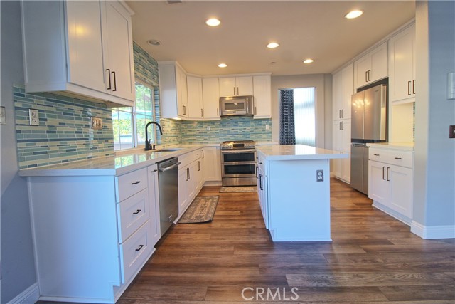 Detail Gallery Image 5 of 19 For 29572 Clear View, Highland,  CA 92346 - 4 Beds | 2/1 Baths