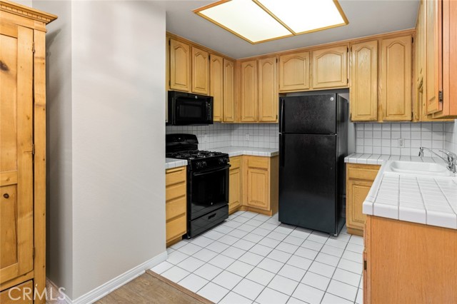 Detail Gallery Image 6 of 19 For 4334 Colbath Ave #304,  Sherman Oaks,  CA 91423 - 2 Beds | 3 Baths