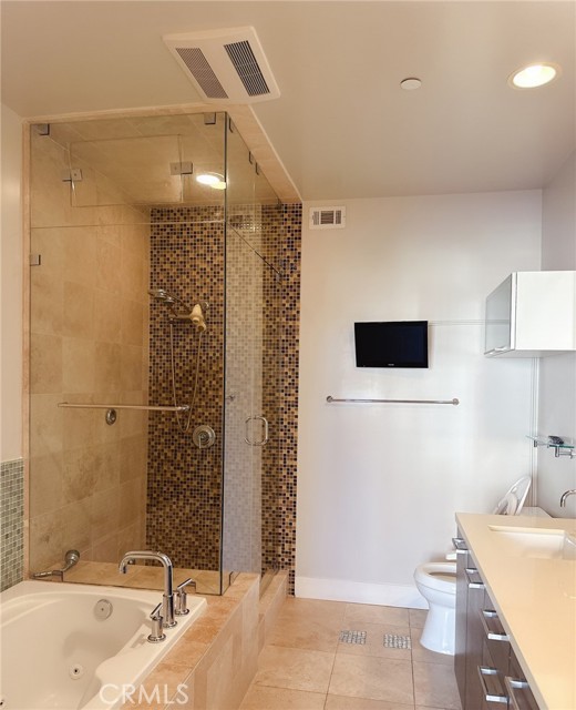 Detail Gallery Image 17 of 26 For 1411 N Detroit St #402,  Los Angeles,  CA 90046 - 3 Beds | 2/1 Baths