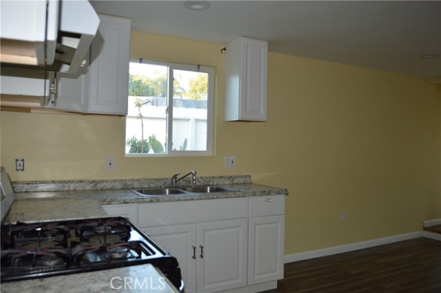 24758 Chestnut St, Newhall CA: https://media.crmls.org/medias/c0a16d25-9f80-4ac5-8c5c-047102e6d763.jpg