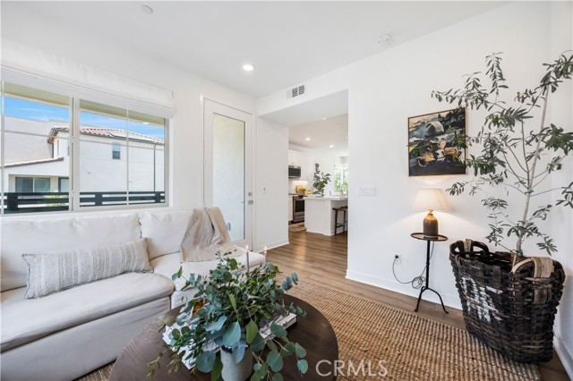 111 Juniper Drive, Rancho Mission Viejo CA: https://media.crmls.org/medias/c0a17ef1-1cee-46f7-89fb-0ecb8bfd0d1b.jpg