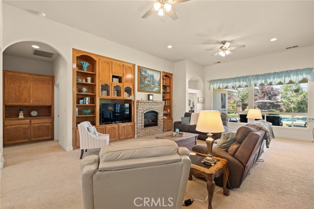 Detail Gallery Image 7 of 54 For 13946 Santa Fe Ct, Bakersfield,  CA 93314 - 4 Beds | 3 Baths