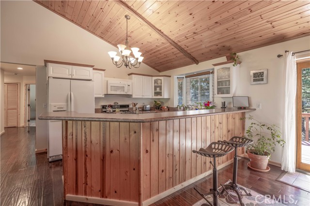 Detail Gallery Image 10 of 63 For 366 Mason Ln, Big Bear City,  CA 92314 - 5 Beds | 4/1 Baths