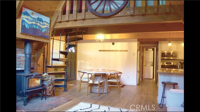 Detail Gallery Image 7 of 16 For 33020 Arrowbear, Running Springs,  CA 92382 - 3 Beds | 3 Baths
