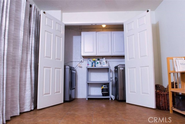 Detail Gallery Image 47 of 62 For 7310 Balboa Bld #F,  Van Nuys,  CA 91406 - 2 Beds | 3 Baths