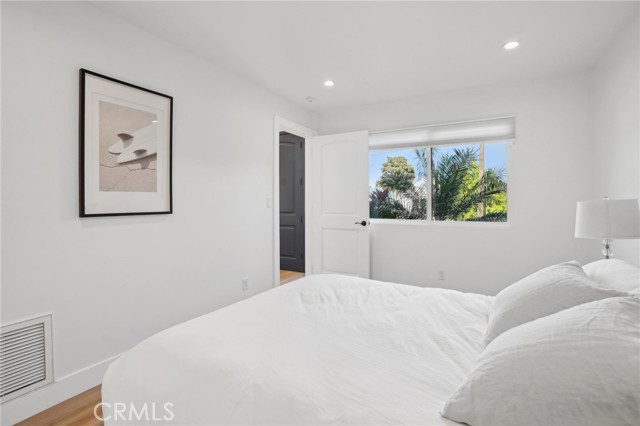 2501 N Poinsettia Avenue, Manhattan Beach CA: https://media.crmls.org/medias/c0a48fd0-8022-4d8c-a7f7-615f72bebd55.jpg
