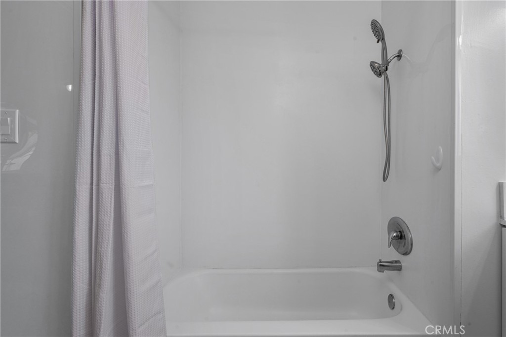 https://media.crmls.org/medias/c0a4b686-c96f-40b1-a3f7-d58988269165.jpg?preset=X-Large