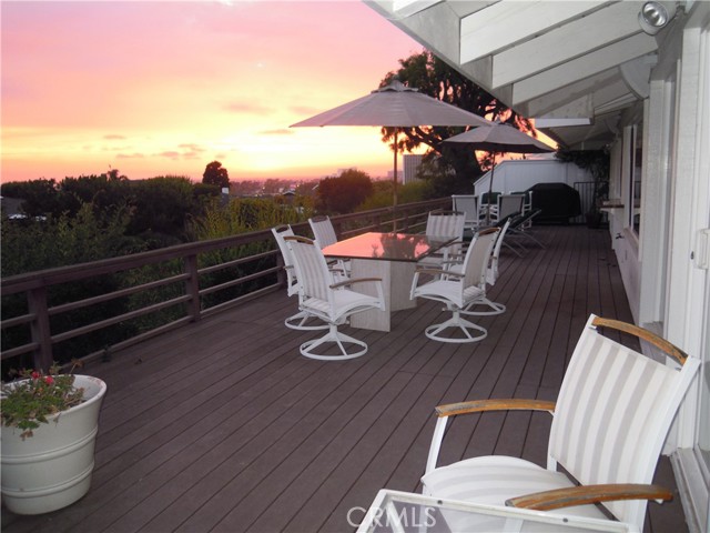 2815 Blue Water Drive, Corona del Mar CA: https://media.crmls.org/medias/c0a52bc9-b87c-4fb8-9054-fb46a420bef0.jpg