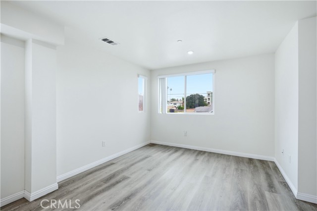 Detail Gallery Image 19 of 42 For 6919 S Menlo, Los Angeles,  CA 90044 - 4 Beds | 4/1 Baths