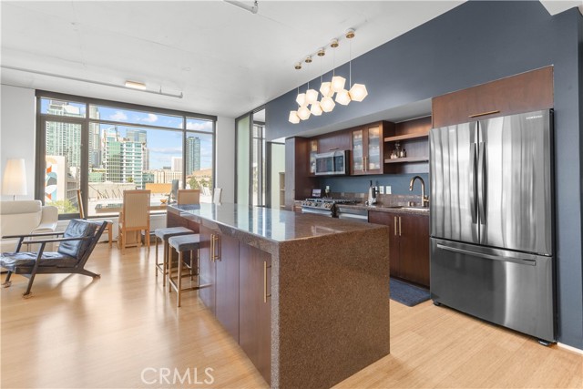 1111 S Grand Avenue, Los Angeles CA: https://media.crmls.org/medias/c0a5b8d1-65cb-4ddc-a429-4e5aa5403f48.jpg