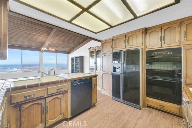 30062 Grandpoint Lane, Rancho Palos Verdes CA: https://media.crmls.org/medias/c0a5c246-2c5d-4ff4-90d3-7e817da7ec5e.jpg