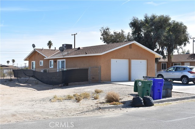 6321 Yucca Avenue, 29 Palms CA: https://media.crmls.org/medias/c0a7e8b9-f9b5-4655-8e52-b2f4956ca682.jpg