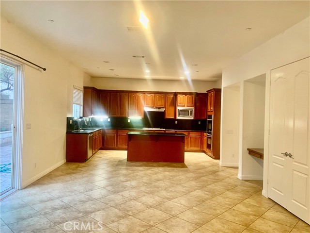 Detail Gallery Image 8 of 10 For 15622 Marnie Pl, Fontana,  CA 92336 - 4 Beds | 2/1 Baths
