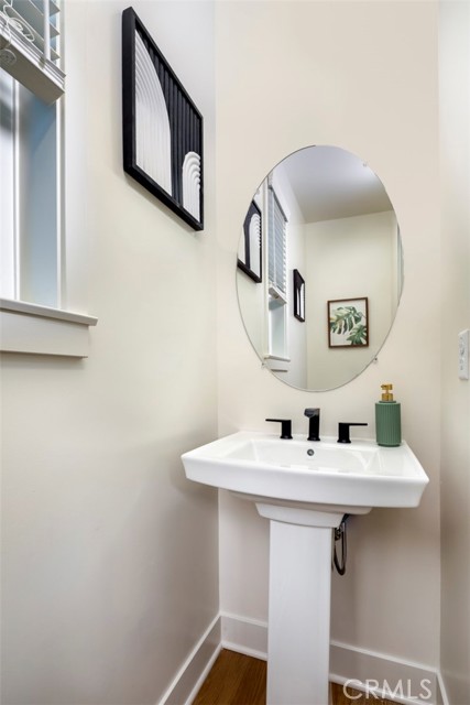 Detail Gallery Image 6 of 22 For 18016 Roch Ct, Fountain Valley,  CA 92708 - 3 Beds | 2/1 Baths