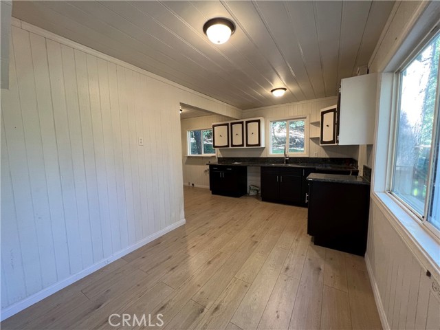 Detail Gallery Image 6 of 22 For 782 N Village, Crestline,  CA 92325 - 3 Beds | 1/1 Baths