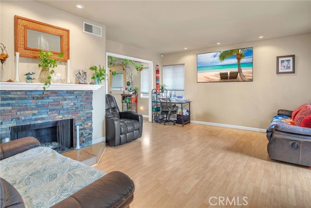 Detail Gallery Image 8 of 37 For 1925 Glenoaks Blvd Unit #100, San Fernando,  CA 91340 - 3 Beds | 2/1 Baths